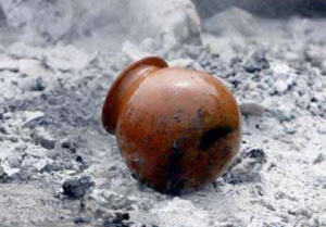 హిందువుల అంత్యక్రియల సమయంలో కుండను ఎందుకు పగలగొడతారు తెలుసా!